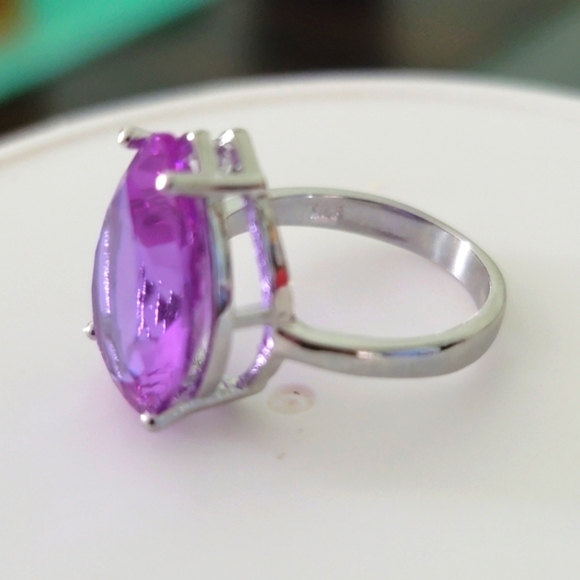 Naturally Color Changing Alexandrite Ring - Picture 8 of 12